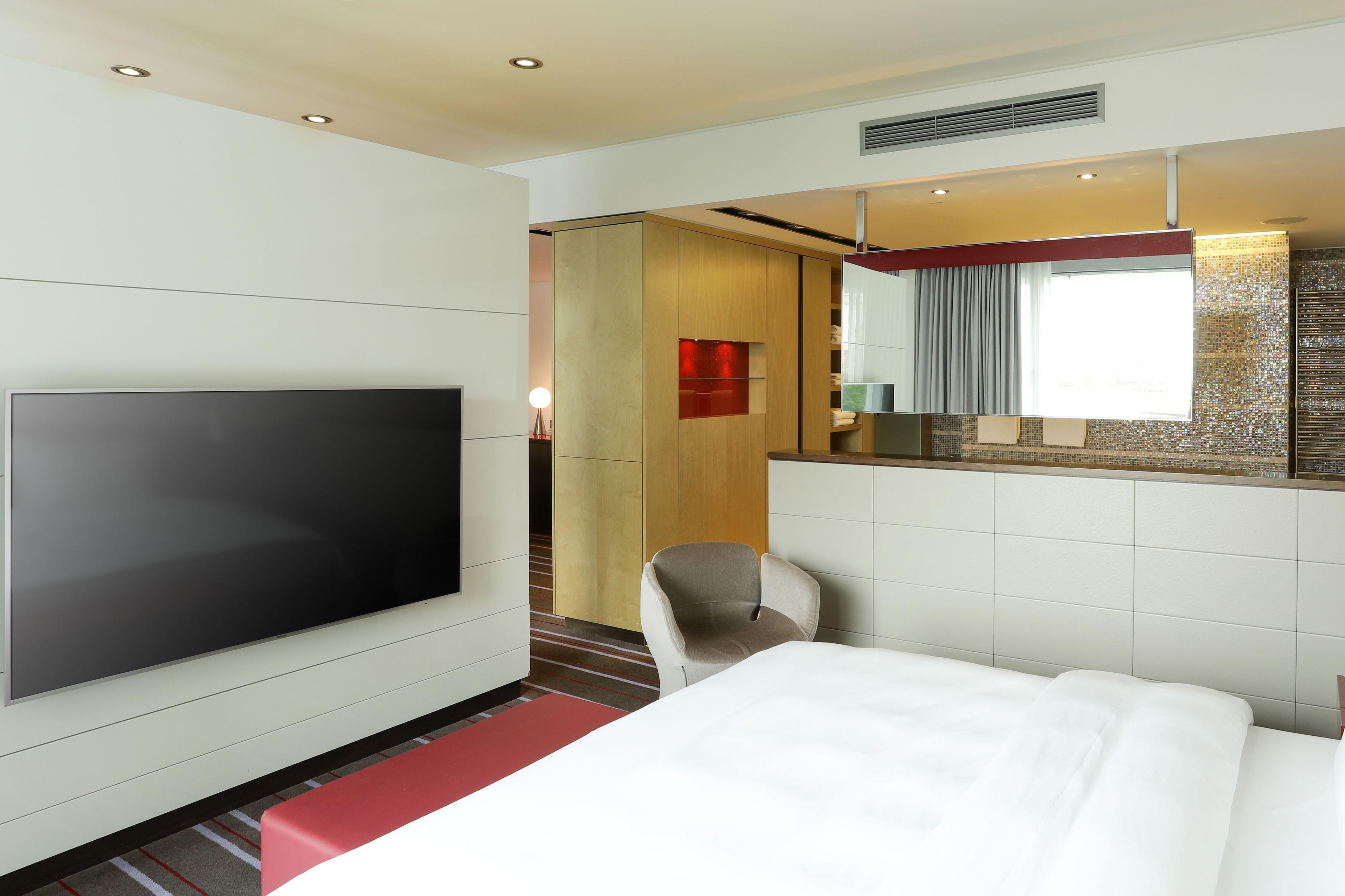 Hotel Radisson Blu Media Harbour Hotel, 4*