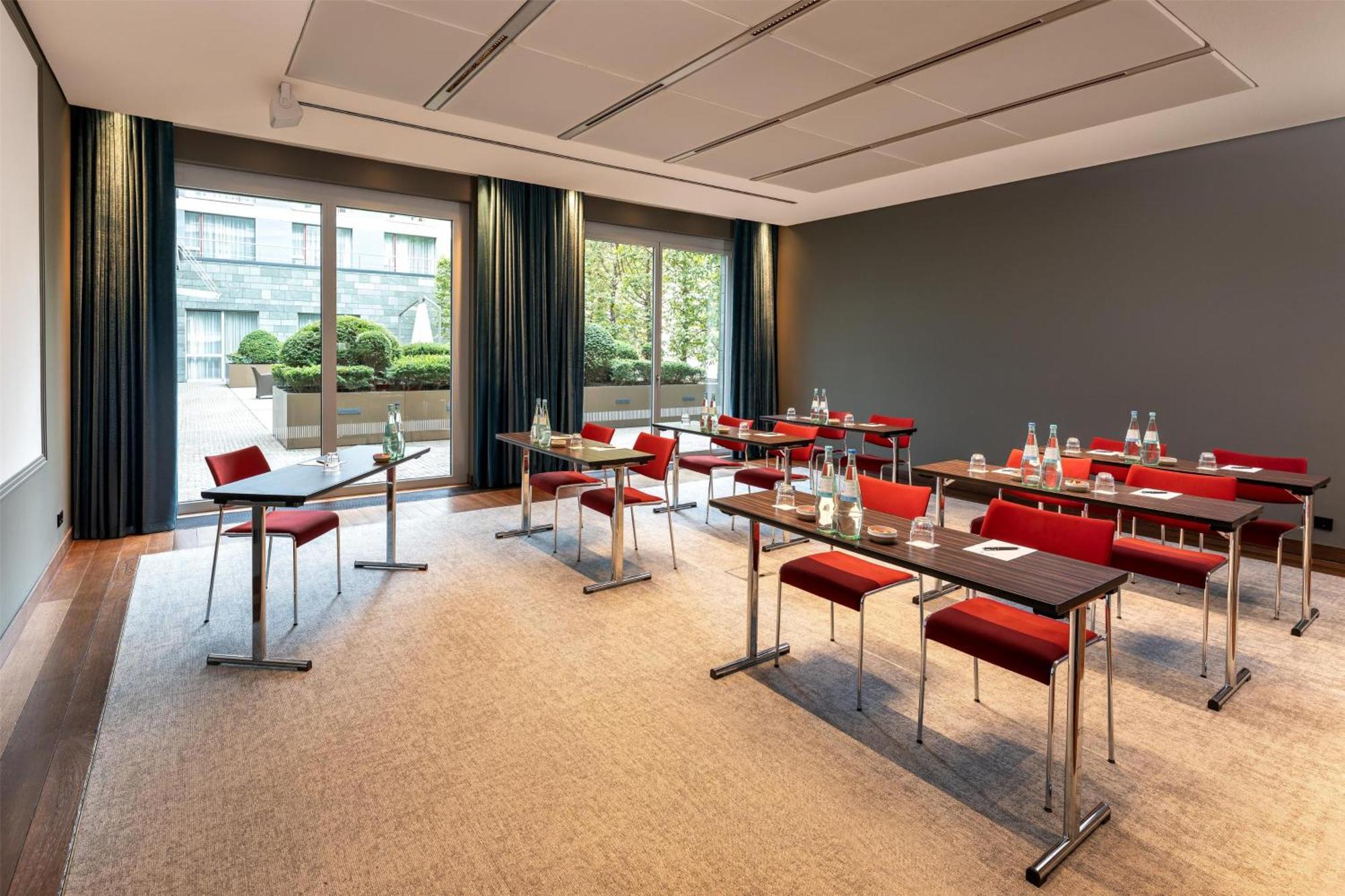 Radisson Blu Media Harbour Hotel, 4*