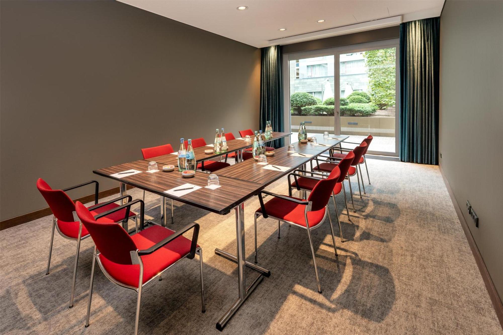 Hotel Radisson Blu Media Harbour Hotel, 4*