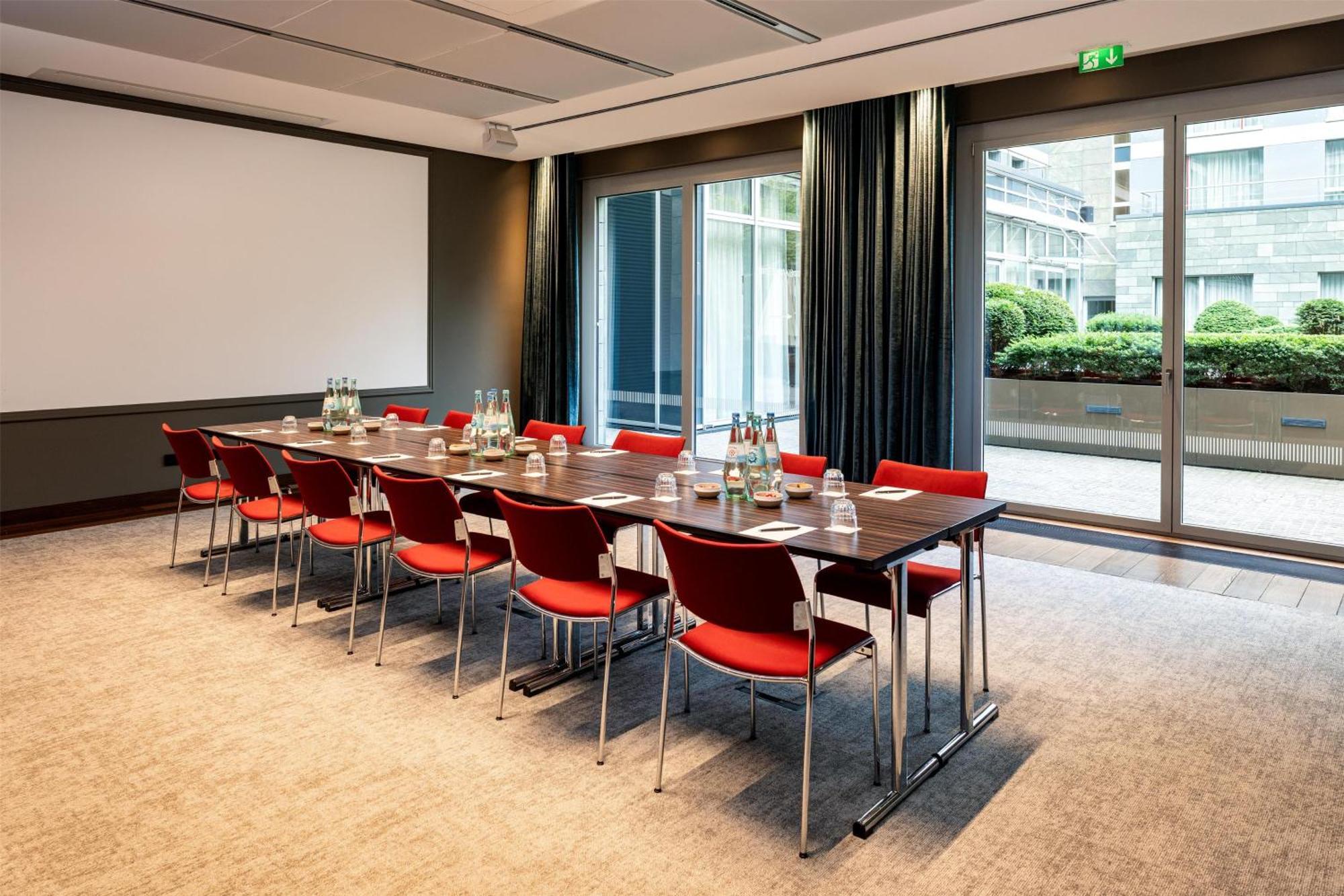 Radisson Blu Media Harbour Hotel, 4*